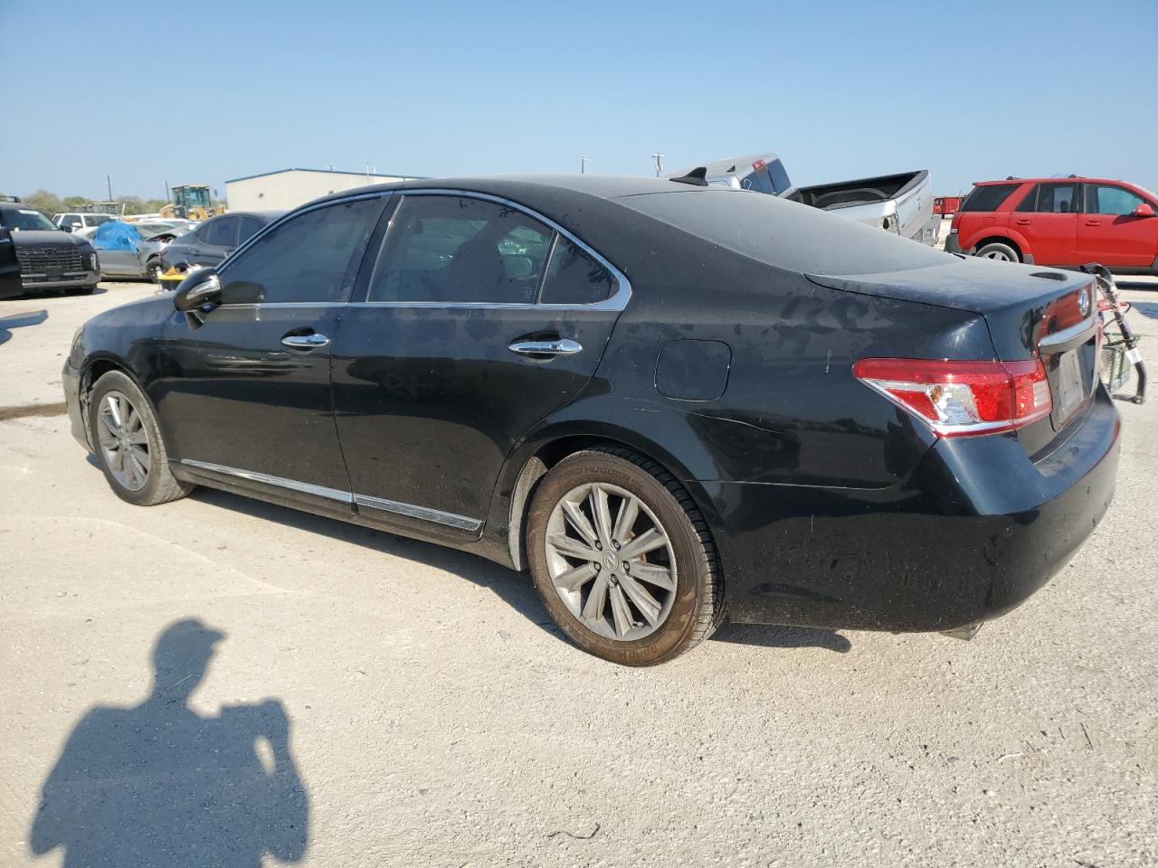 2011 Lexus ES - Image 2