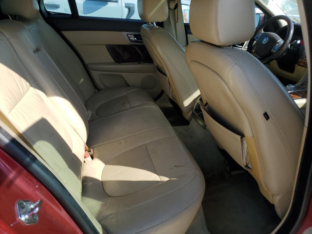 2009 Jaguar XF - Image 10