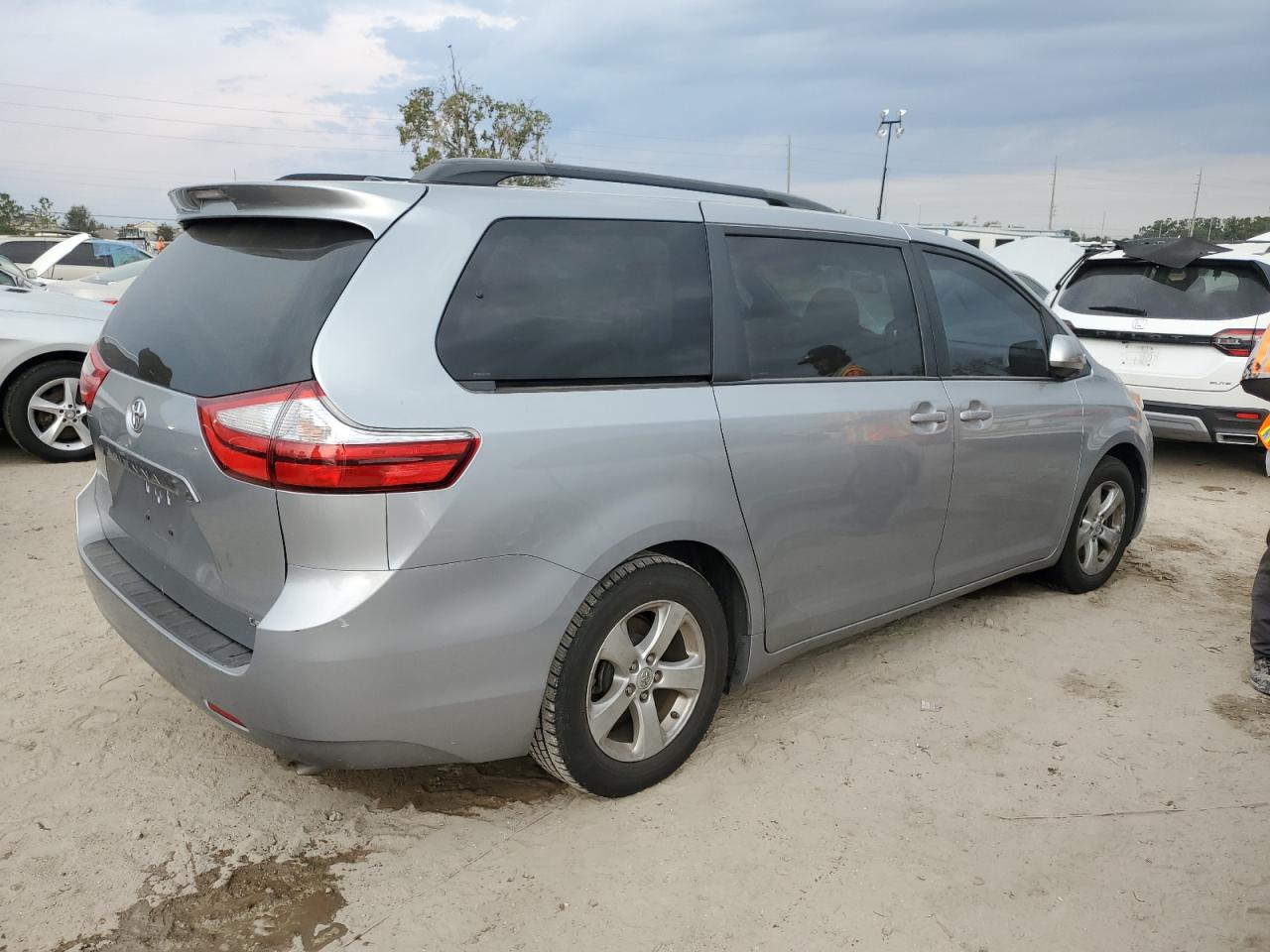 2016 Toyota Sienna Le VIN: 5TDKK3DC2GS731853 Lot: 76275874