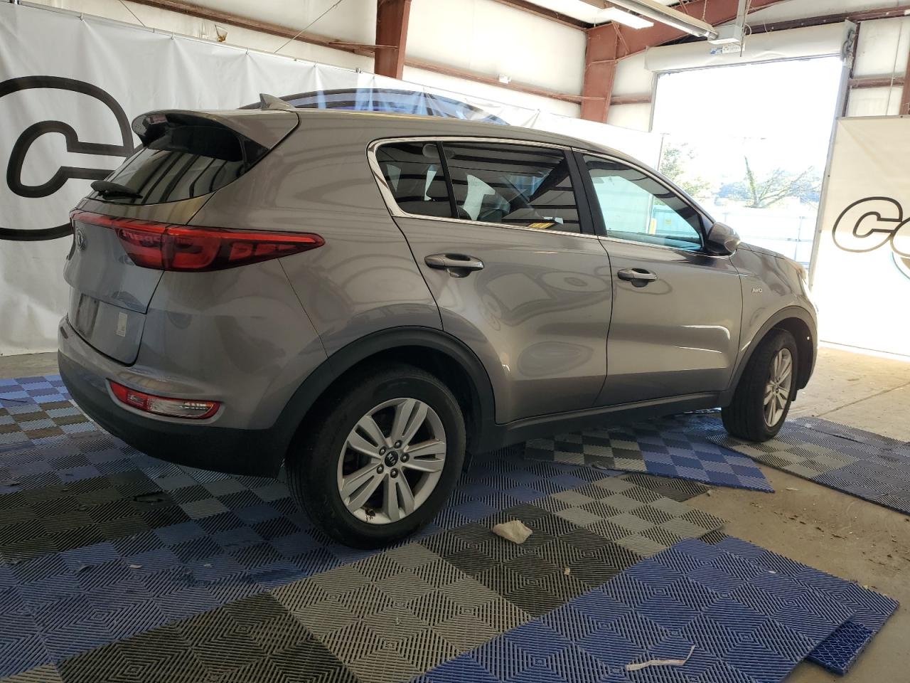 VIN KNDPMCAC7J7371792 2018 KIA SPORTAGE no.3