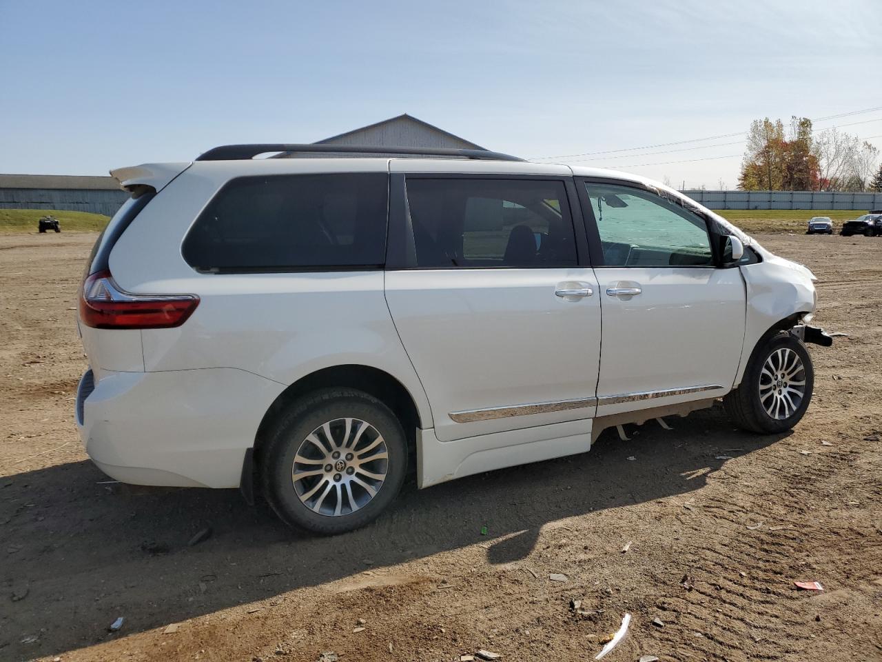 2020 Toyota Sienna - Image 3