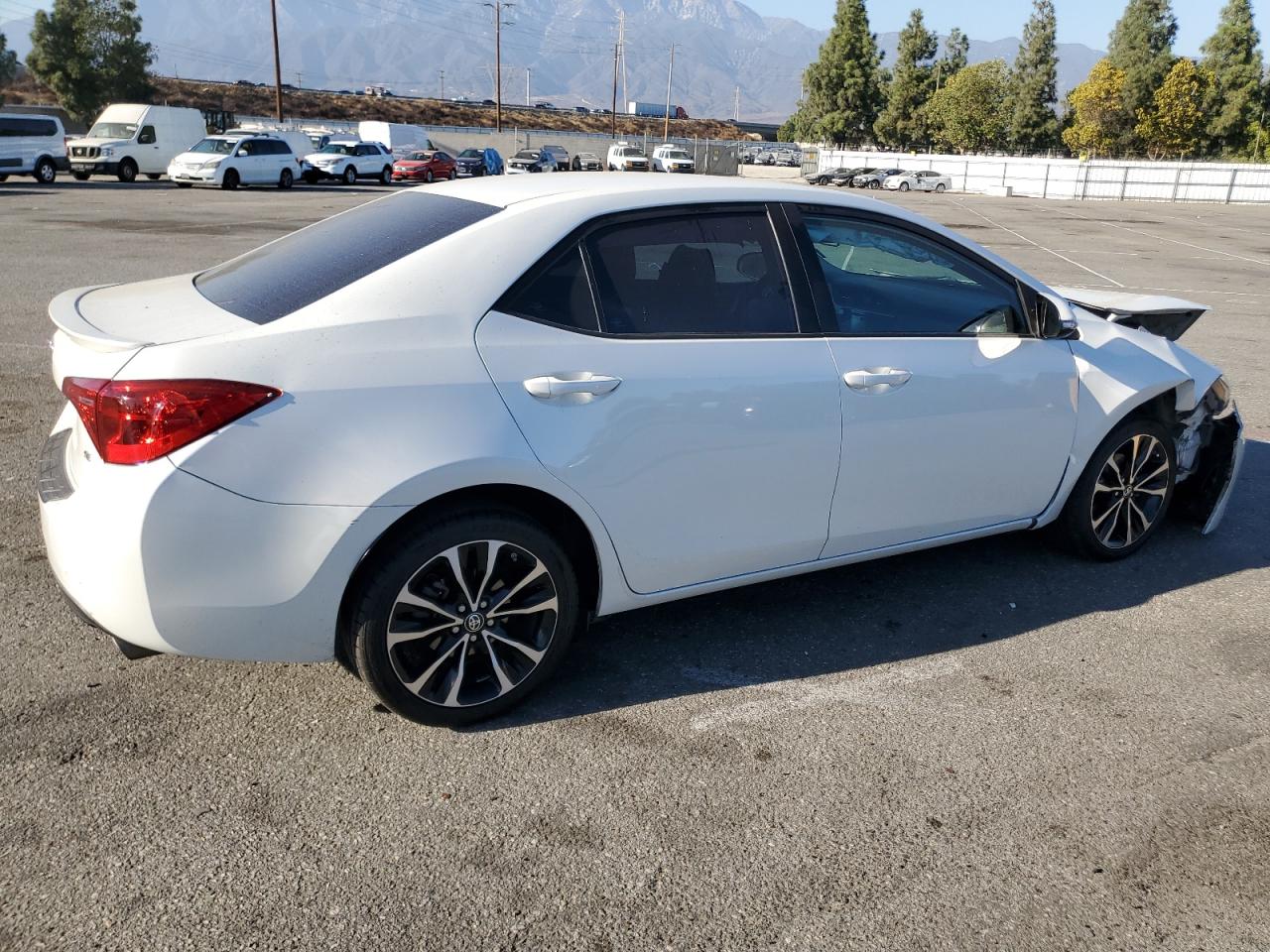 2018 Toyota Corolla L VIN: 5YFBURHE9JP801759 Lot: 77903774