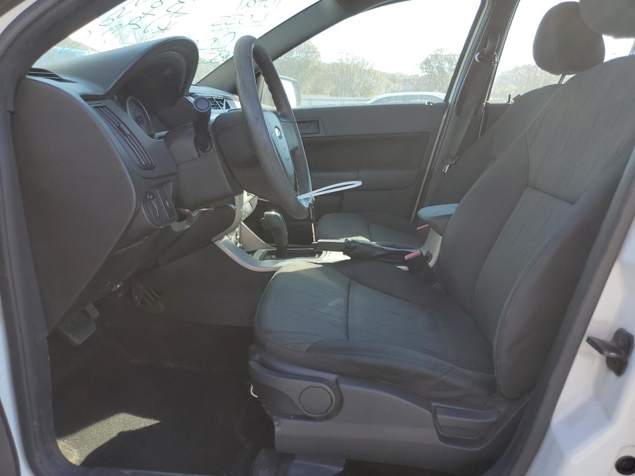 2010 Ford Focus - Image 7