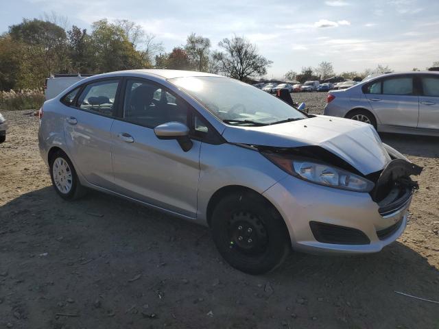  FORD FIESTA 2015 Сріблястий