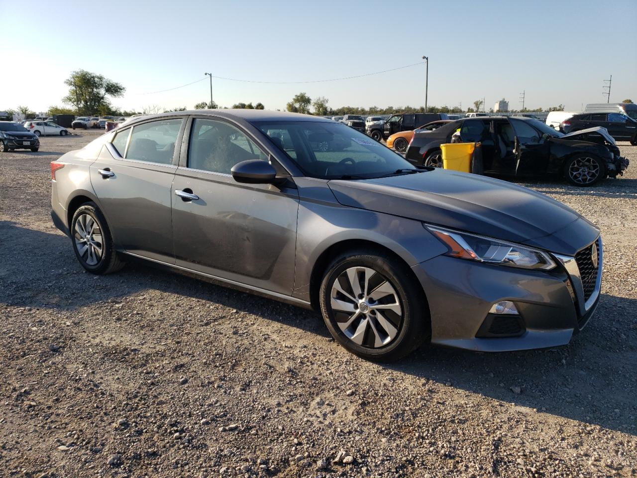 2020 Nissan Altima - Image 4