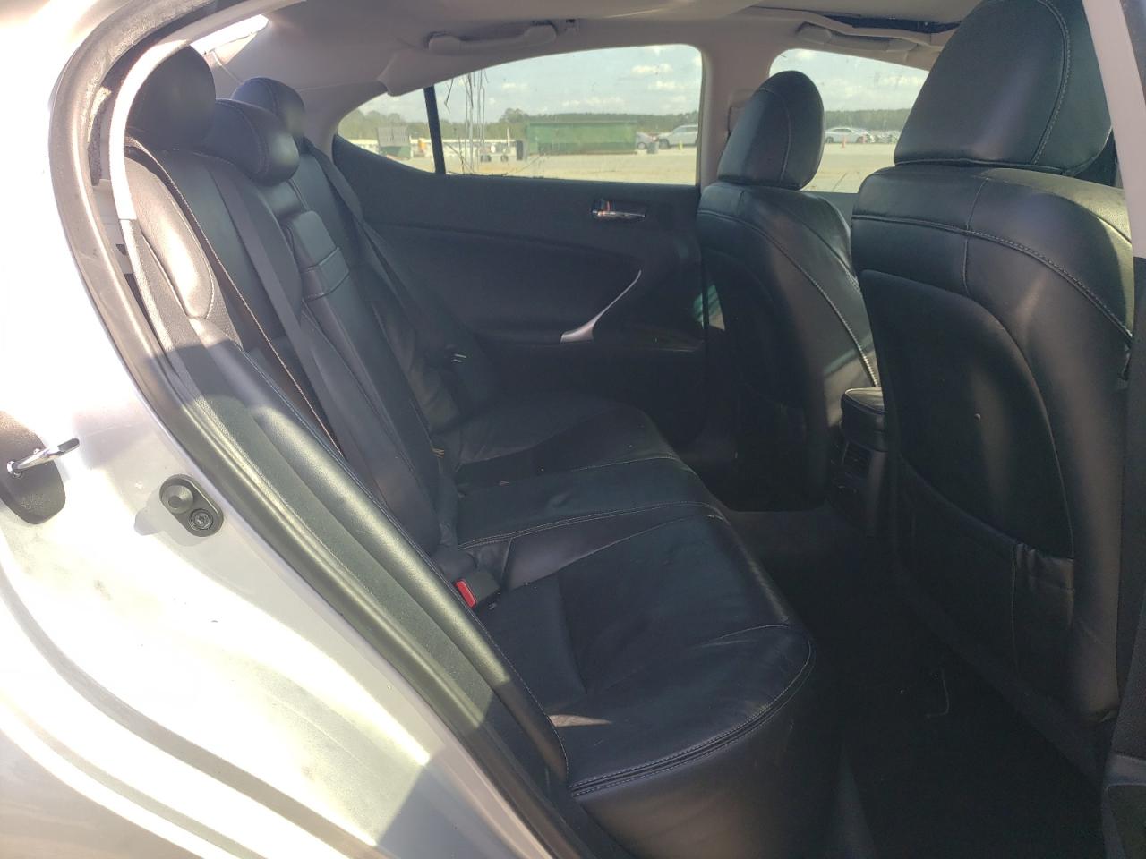 2010 Lexus IS - Image 10