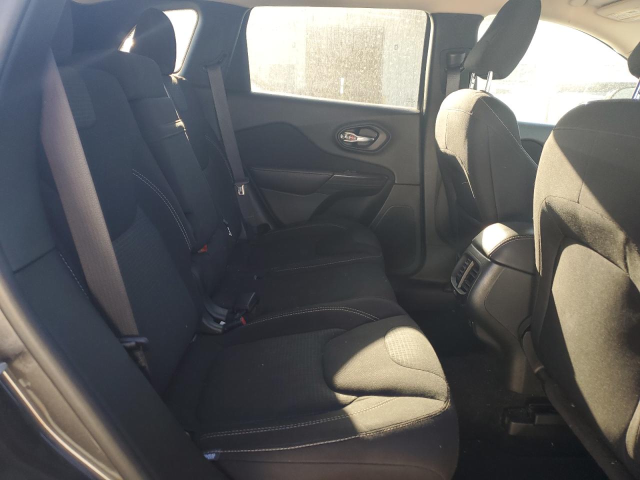 2017 Jeep Grand Cherokee - Image 11