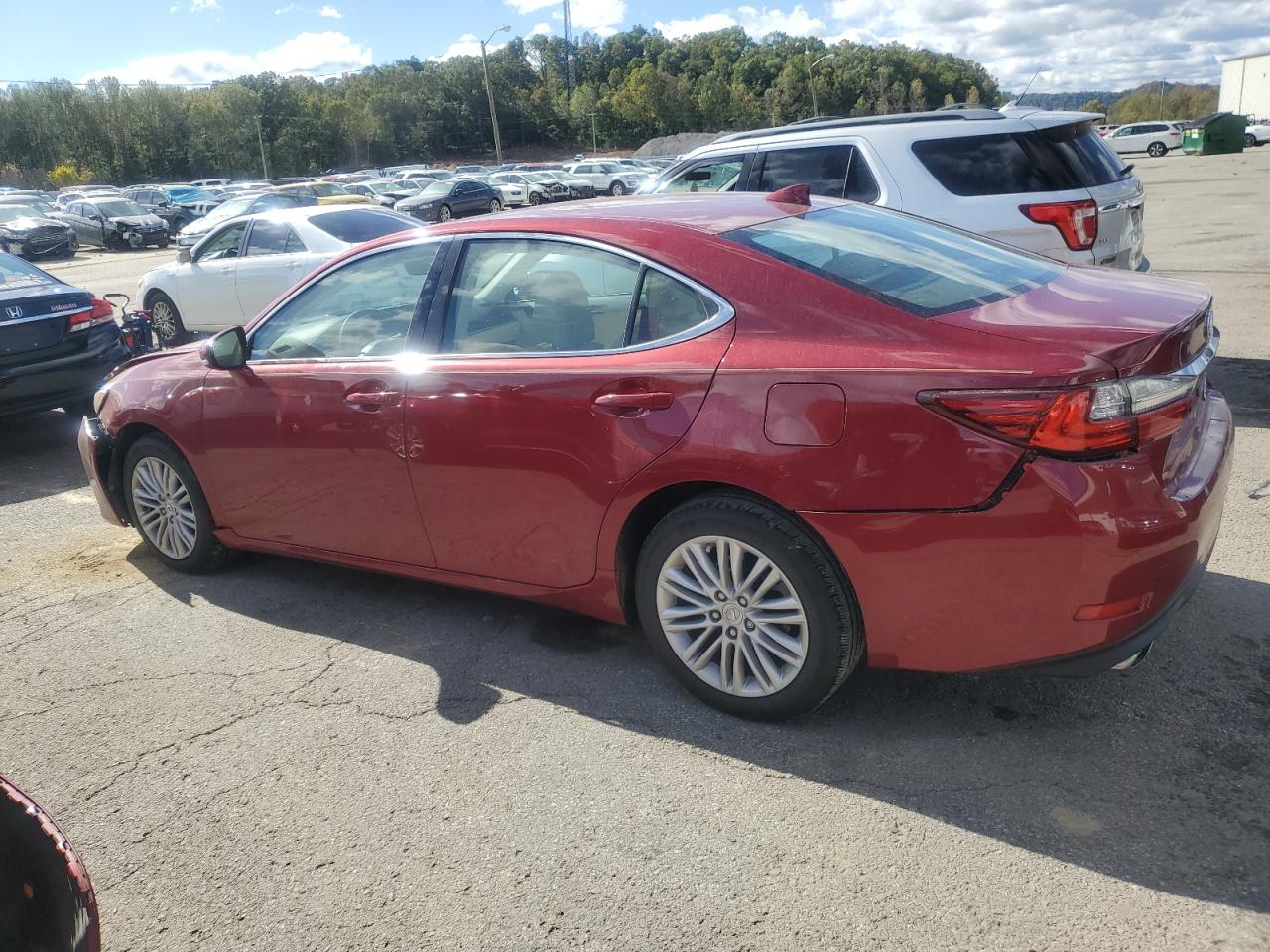 2016 Lexus ES - Image 2