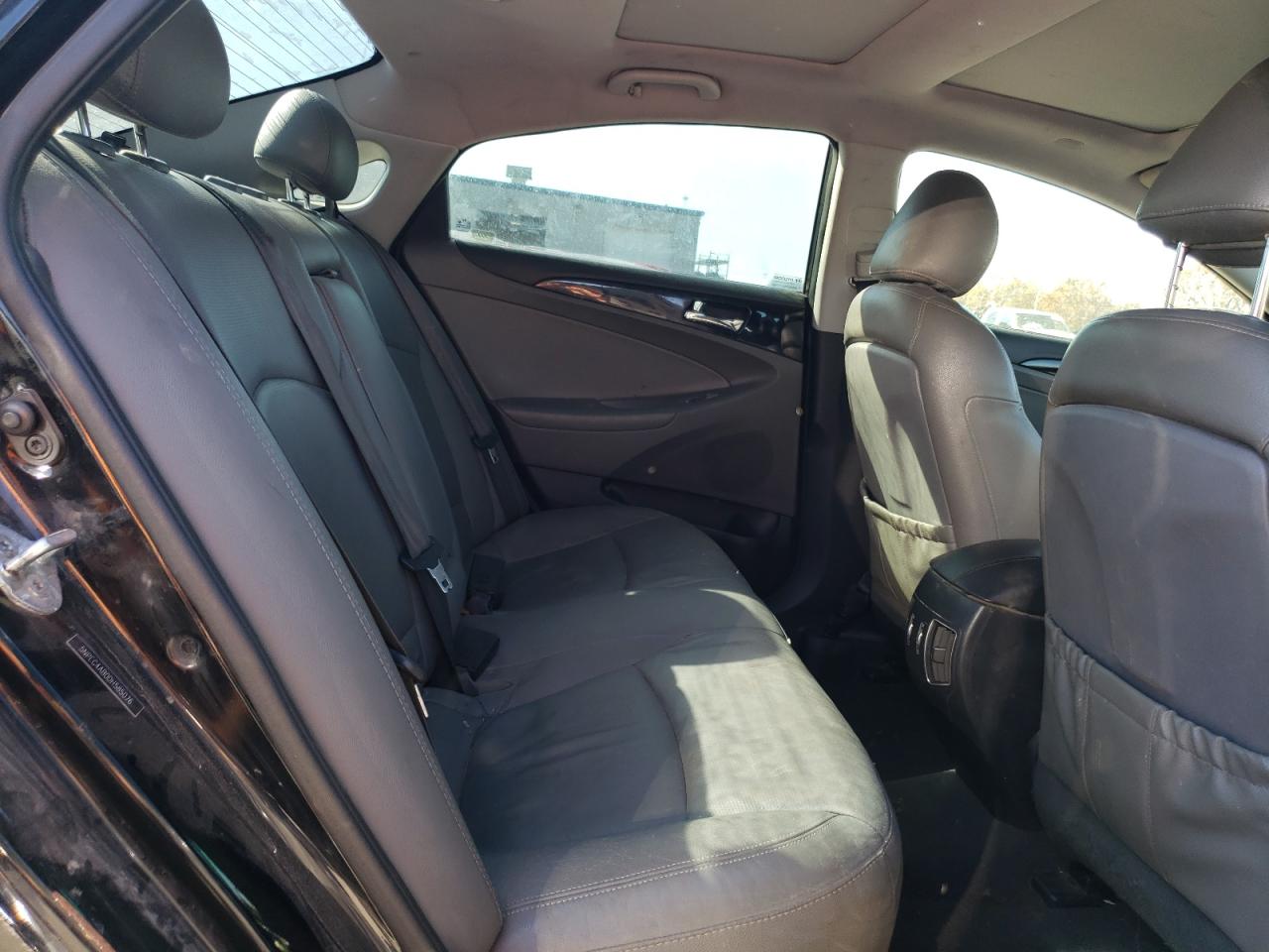 2013 Hyundai Sonata - Image 10