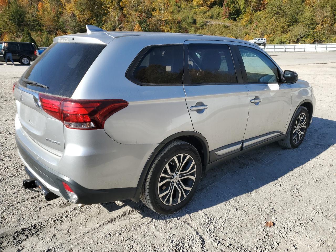 2018 Mitsubishi Outlander - Image 3