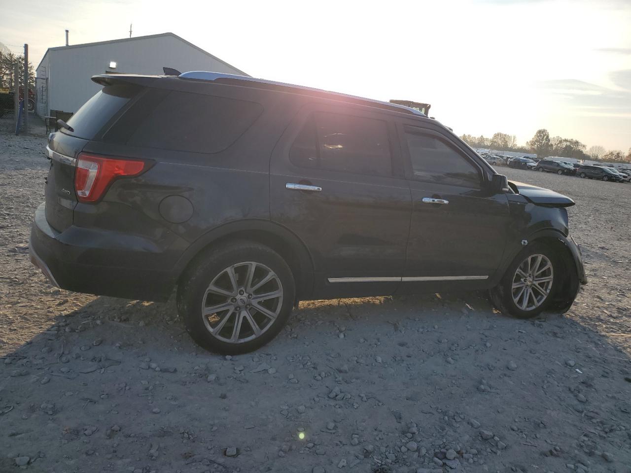 2017 Ford Explorer - Image 3