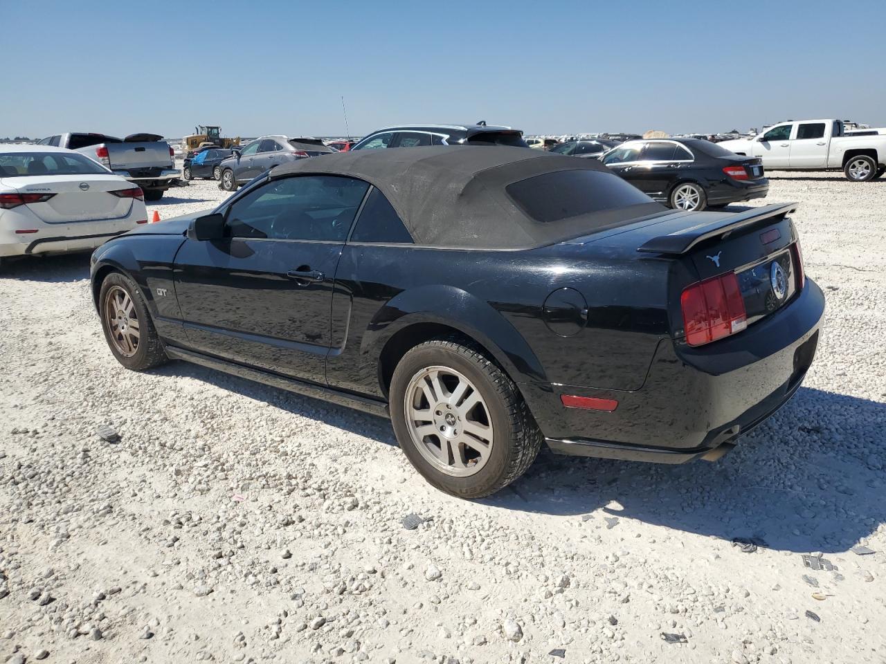2006 Ford Mustang - Image 2