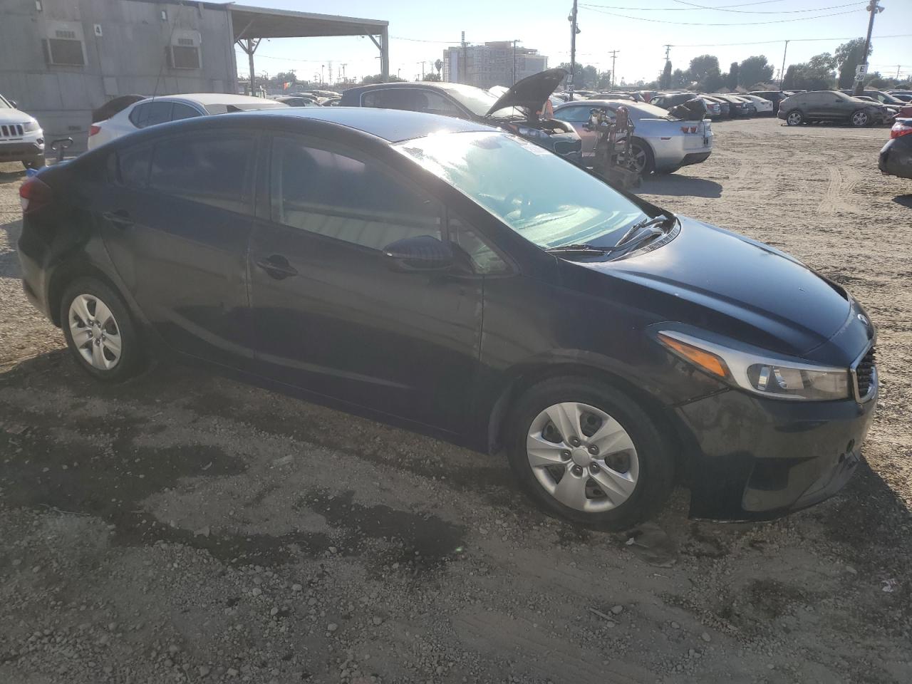 VIN 3KPFK4A7XJE251575 2018 KIA FORTE no.4