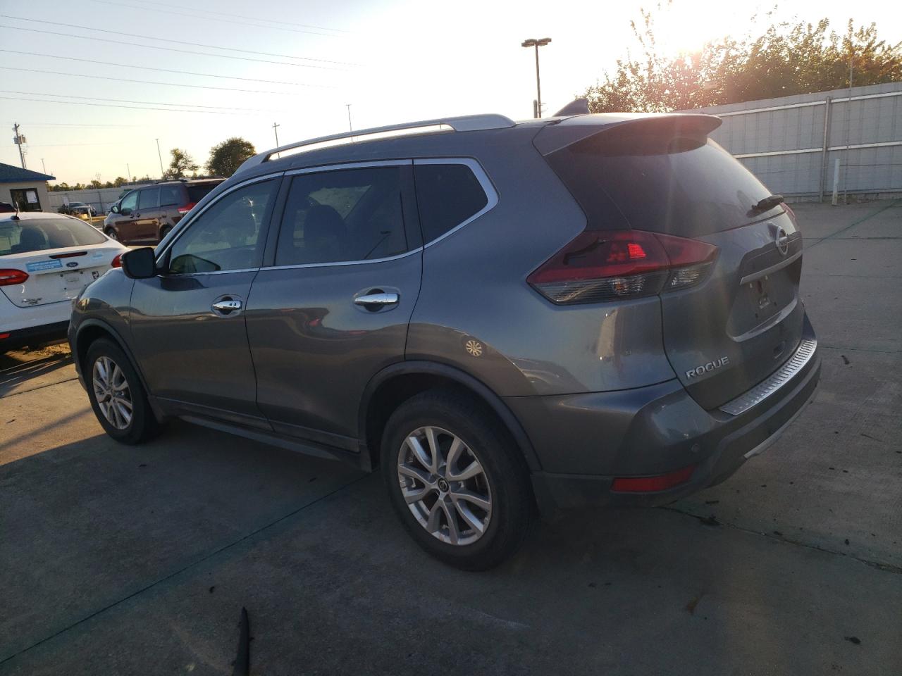 2020 Nissan Rogue - Image 2