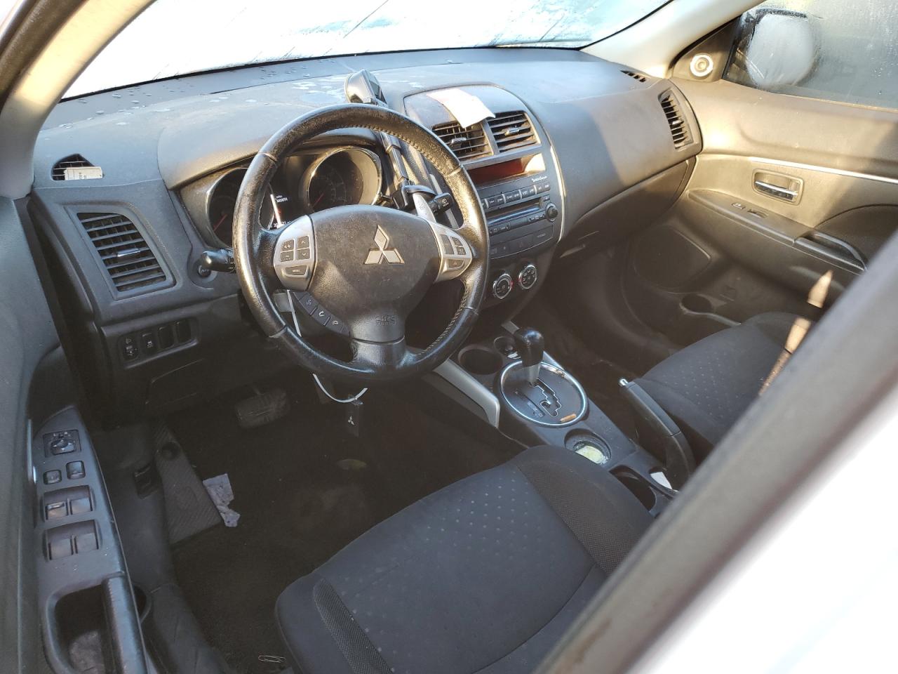 2012 Mitsubishi Outlander - Image 8