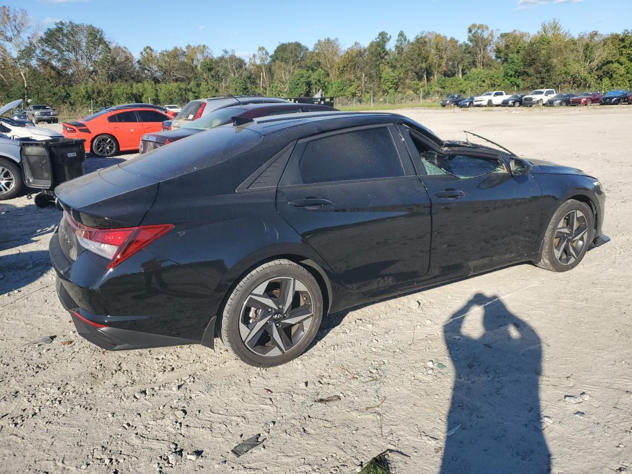 2023 Hyundai Elantra - Image 3