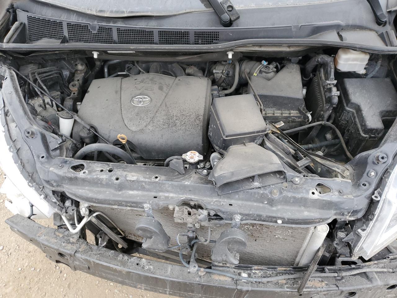 2017 Toyota Sienna - Image 12