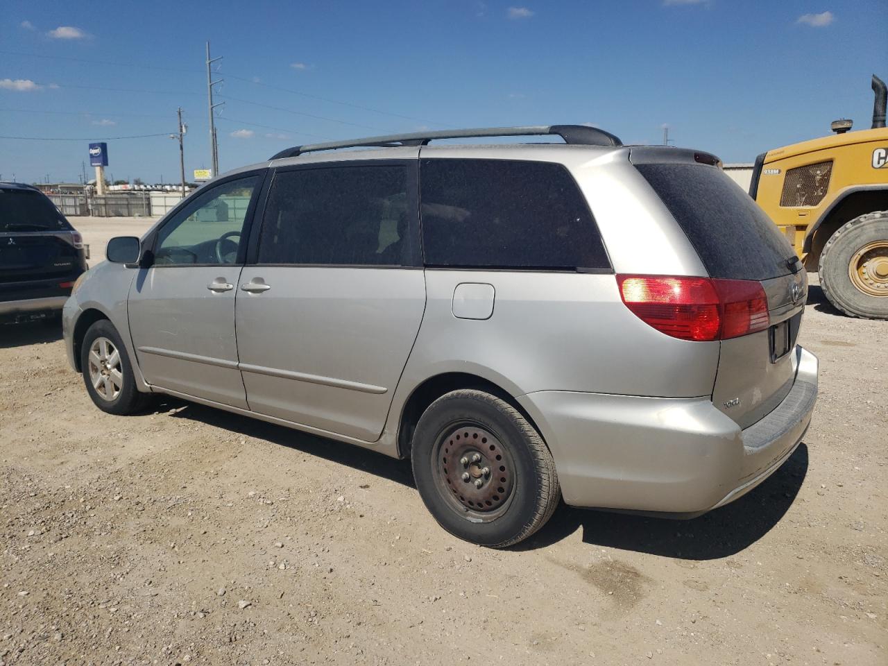 2004 Toyota Sienna - Image 2
