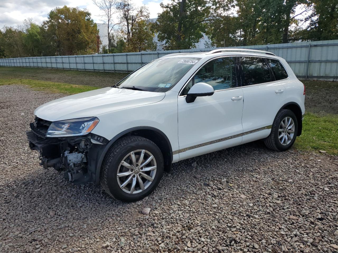 WVGEF9BP3GD007669 2016 VOLKSWAGEN TOUAREG - Image 1