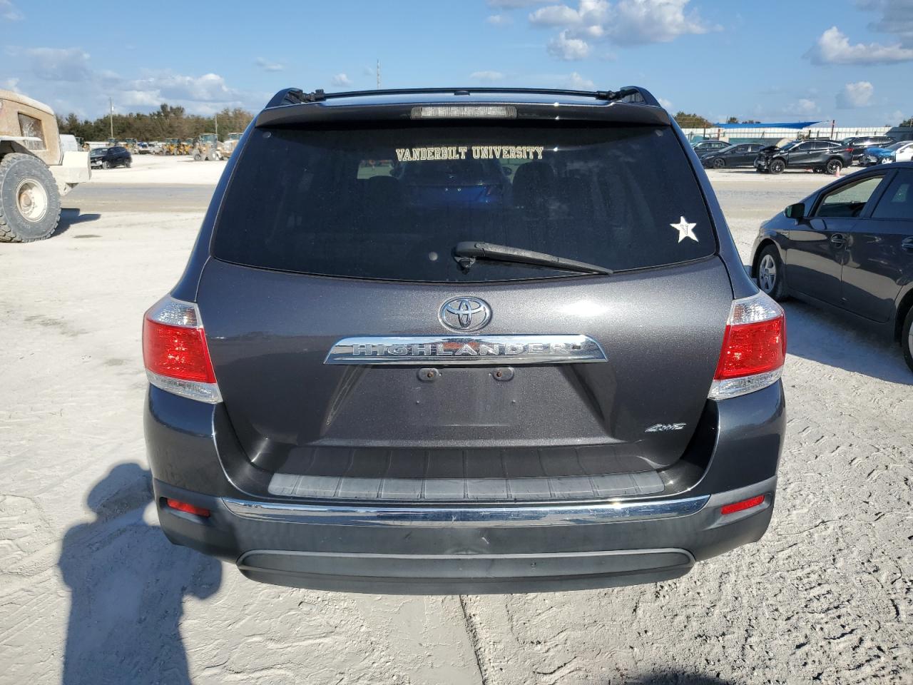 5TDBK3EH2BS072630 2011 Toyota Highlander Base