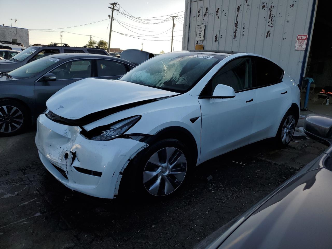 VIN 7SAYGDEE1PA095898 2023 TESLA MODEL Y no.1