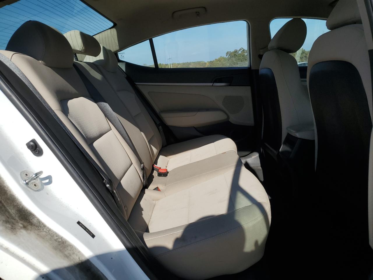 2017 Hyundai Elantra - Image 10