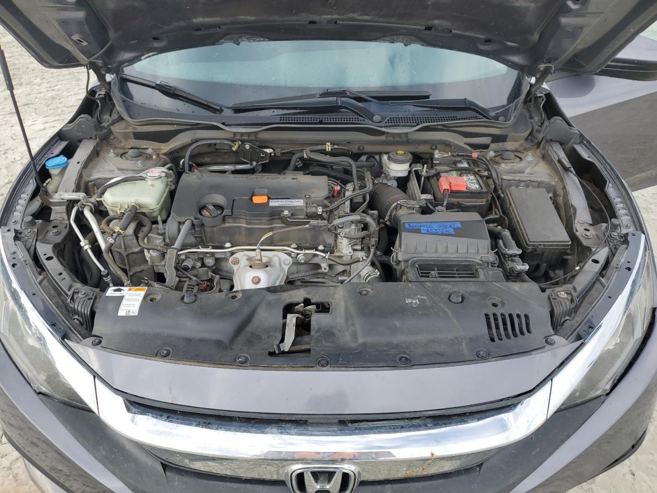 19XFC2F58JE209799 2018 Honda Civic Lx