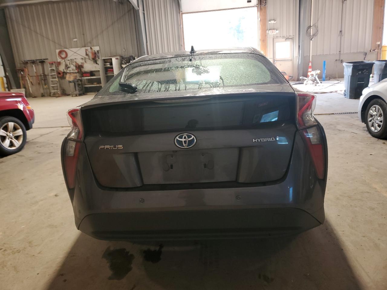 JTDKARFU4J3550256 2018 Toyota Prius