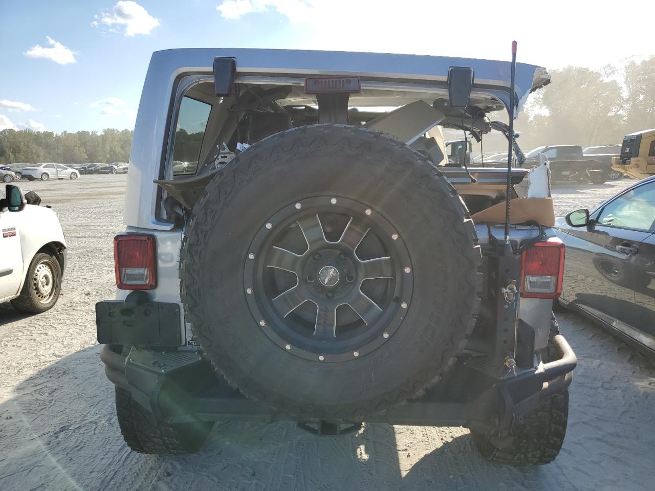 1C4HJWEG8EL258037 2014 Jeep Wrangler Unlimited Sahara