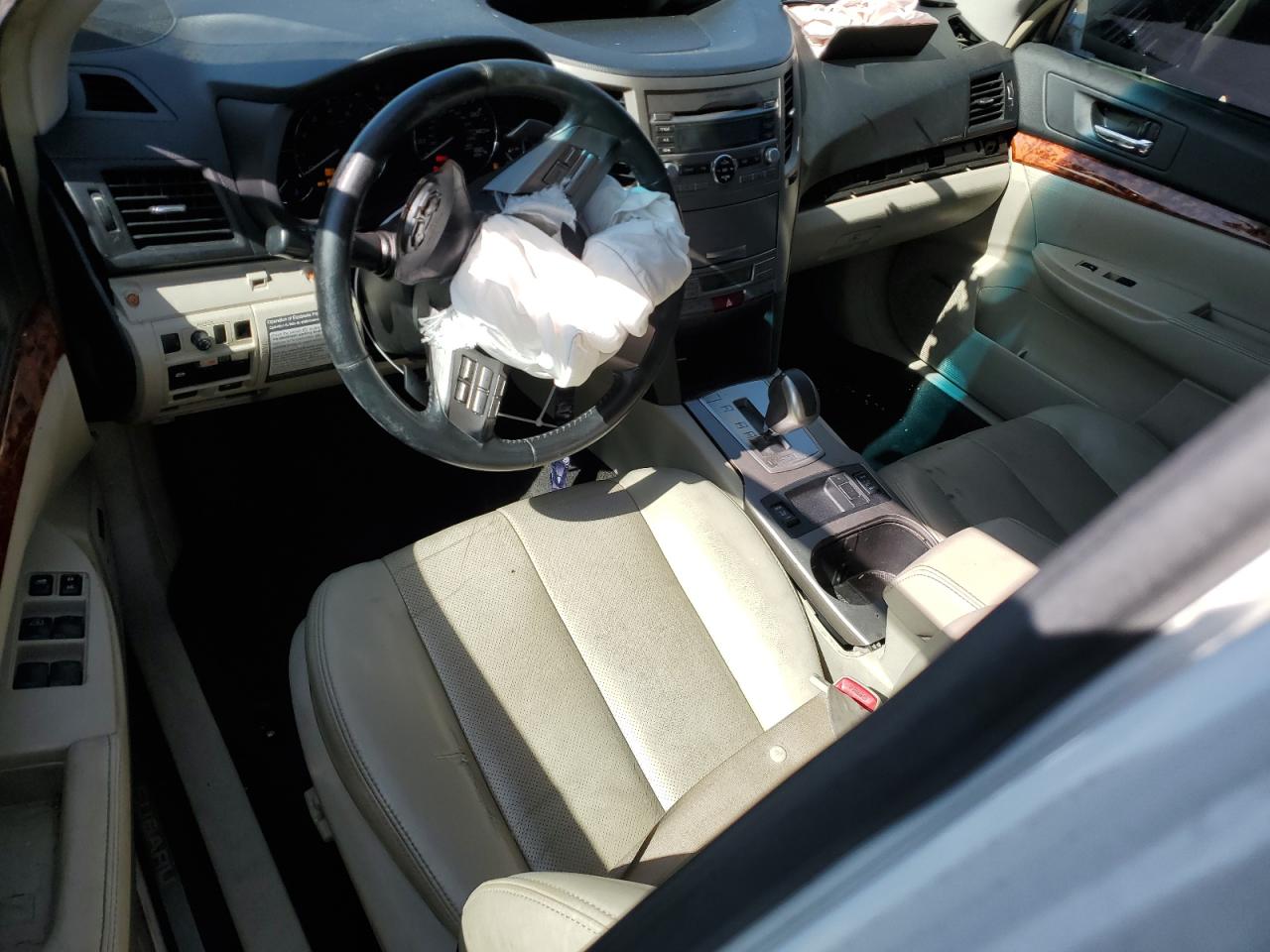2011 Subaru Outback - Image 8