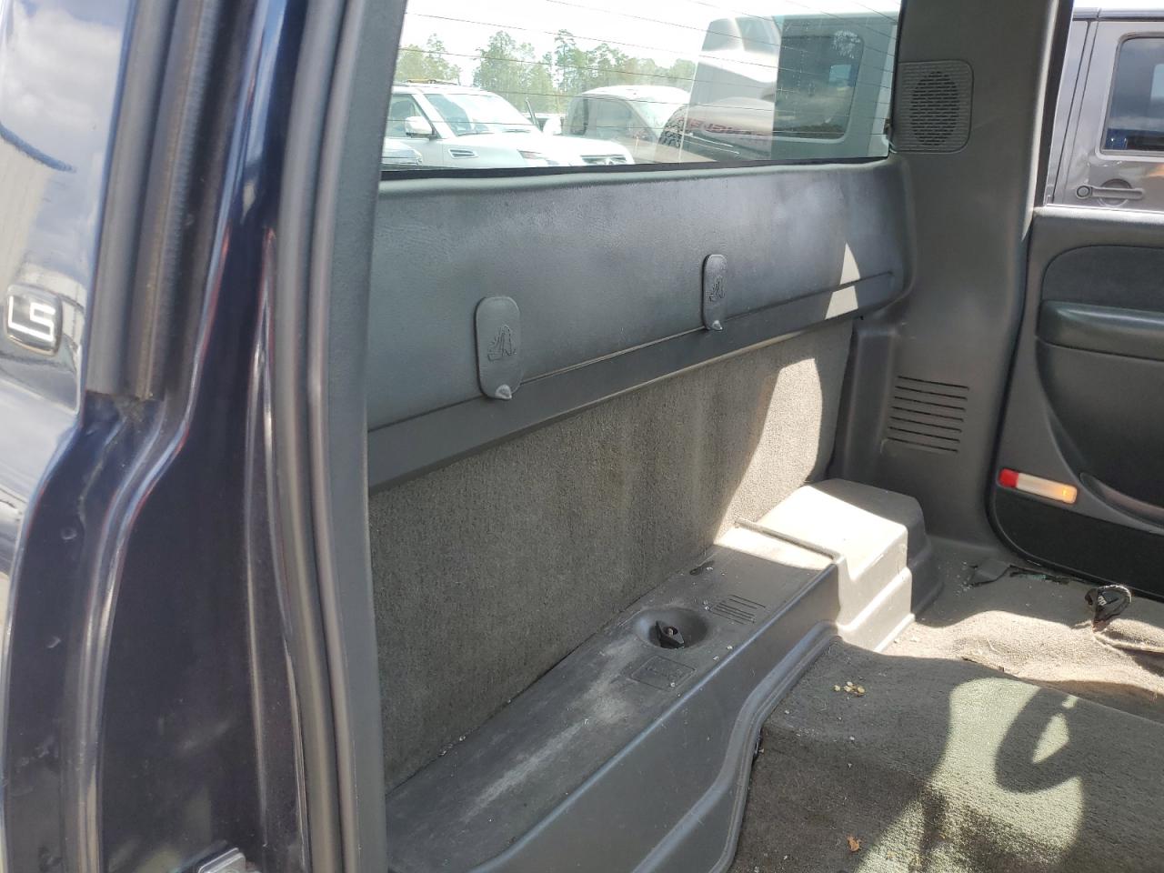 2005 Chevrolet Silverado - Image 11