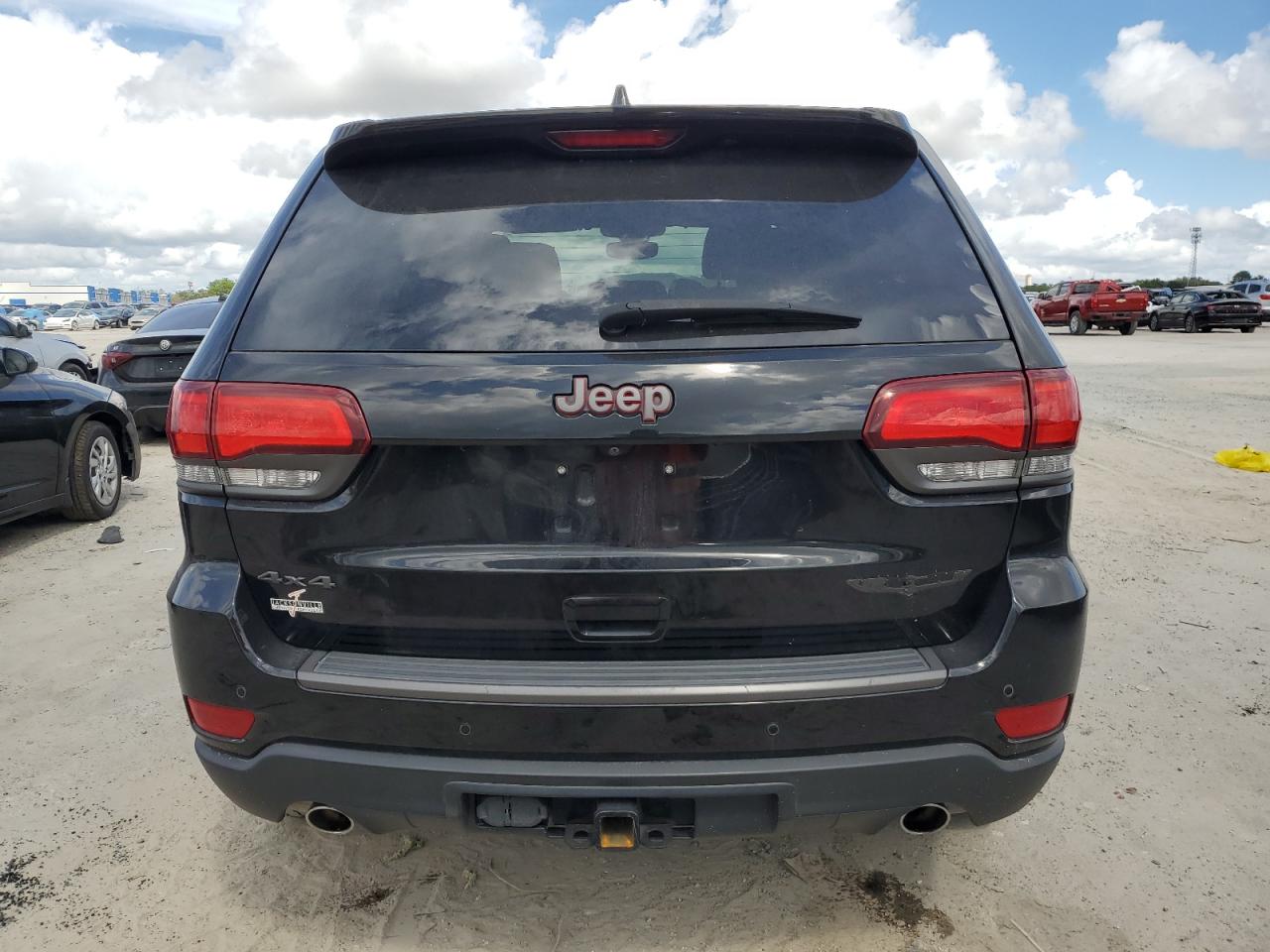 1C4RJFLGXJC369447 2018 Jeep Grand Cherokee Trailhawk