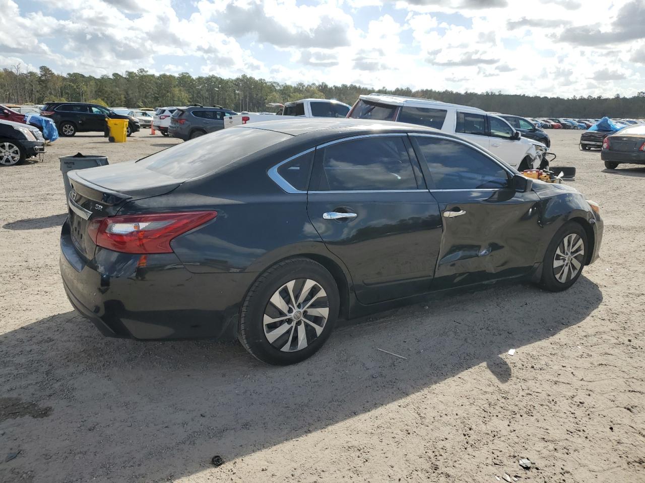 2017 Nissan Altima - Image 3