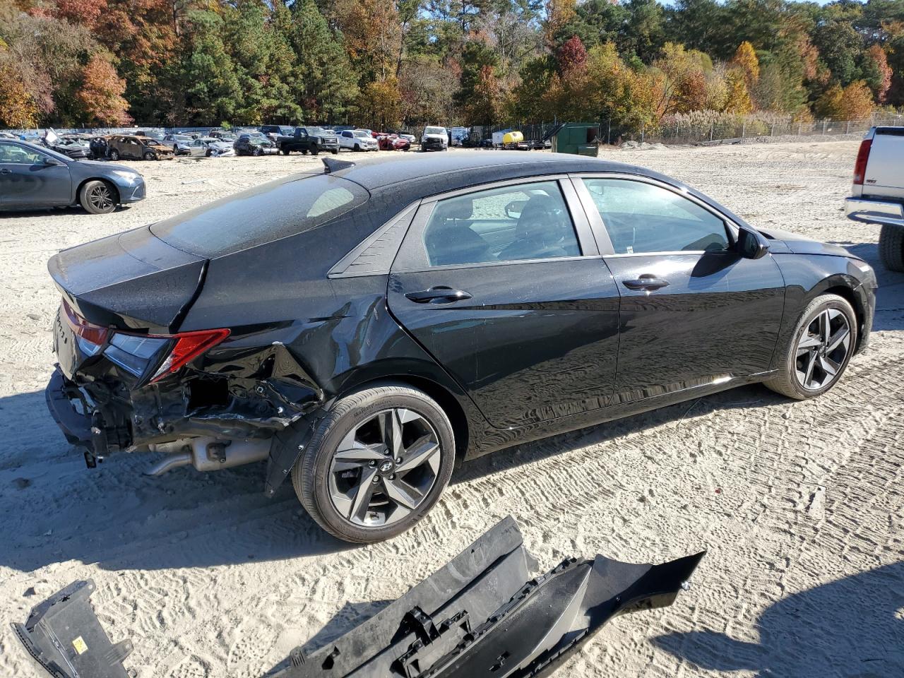 2023 Hyundai Elantra - Image 3