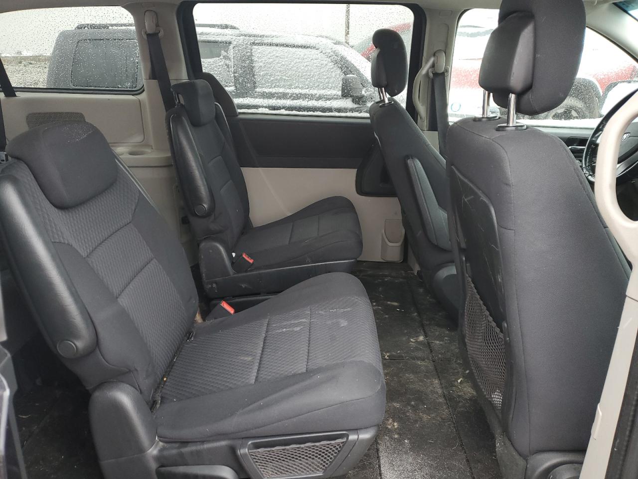 2010 Dodge Caravan - Image 11