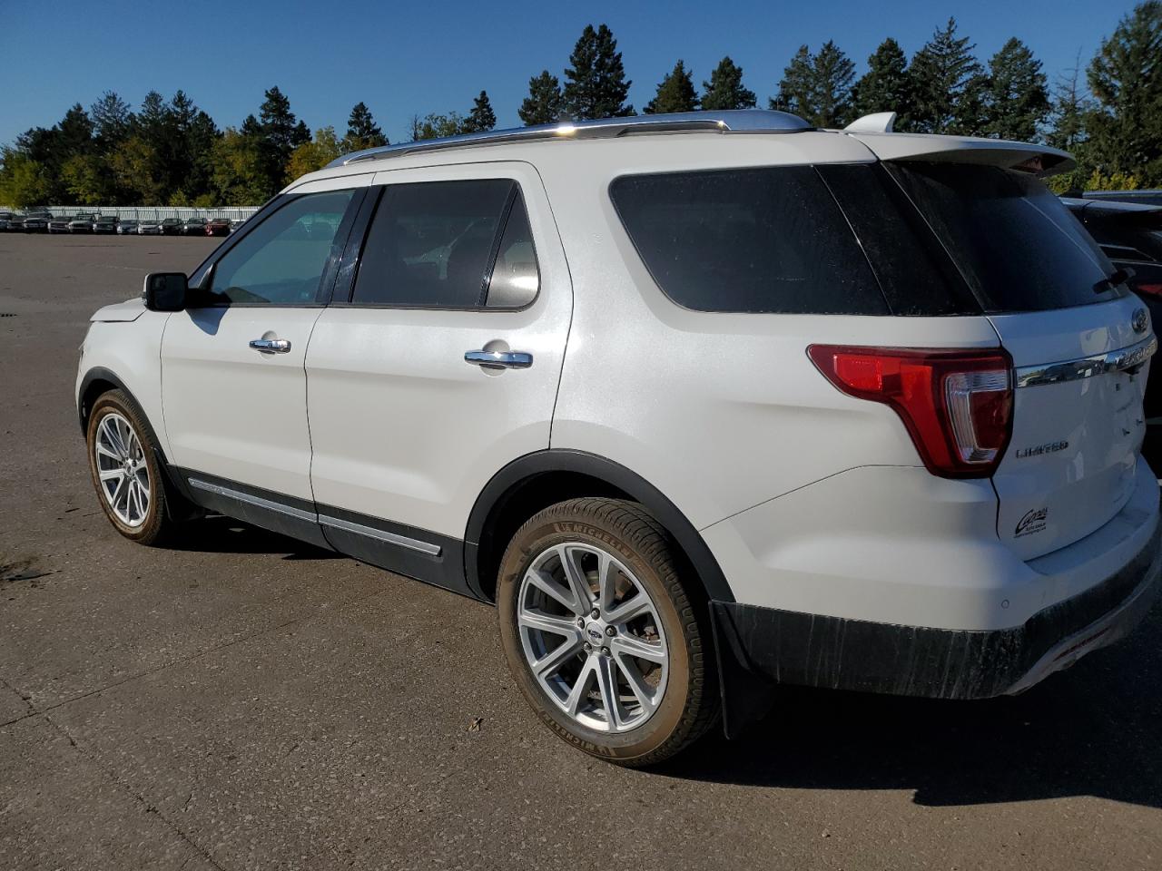 2016 Ford Explorer - Image 2