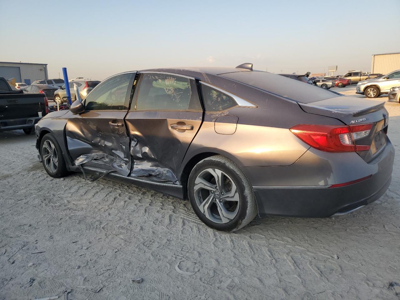 1HGCV1F4XKA031897 2019 HONDA ACCORD - Image 2