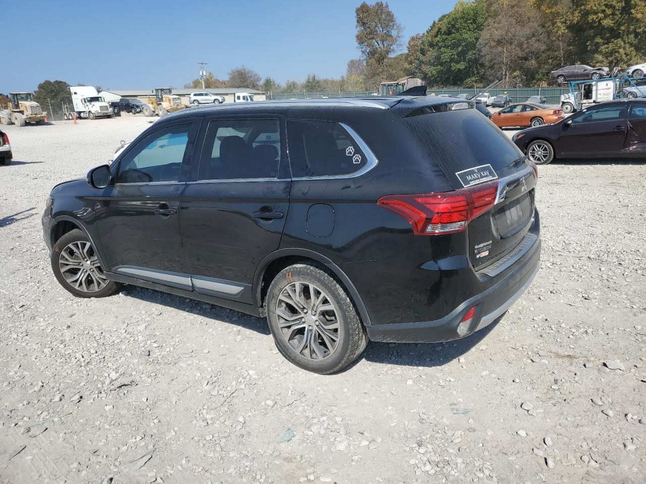 JA4AD3A30HZ058114 2017 MITSUBISHI OUTLANDER - Image 2