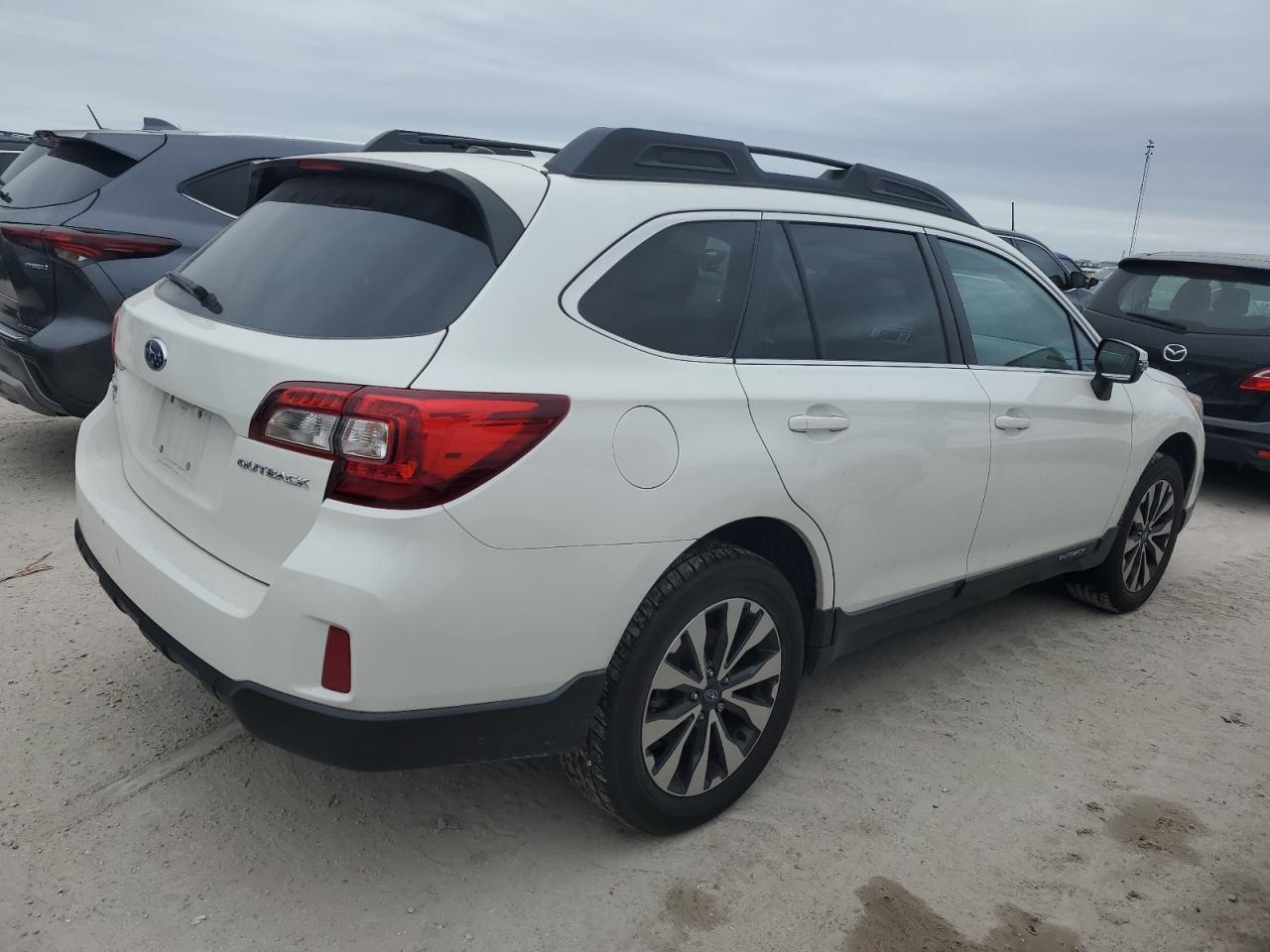 2015 Subaru Outback - Image 3