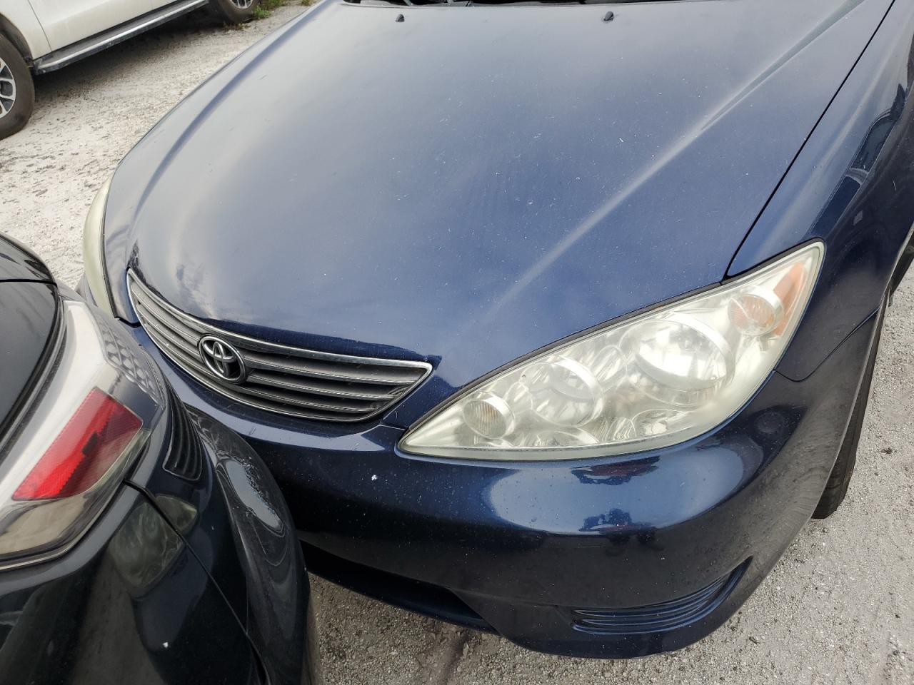 2005 Toyota Camry - Image 11