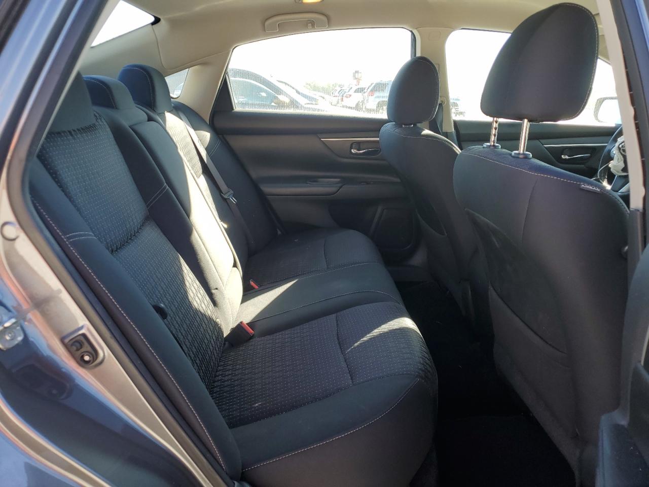 2017 Nissan Altima - Image 10