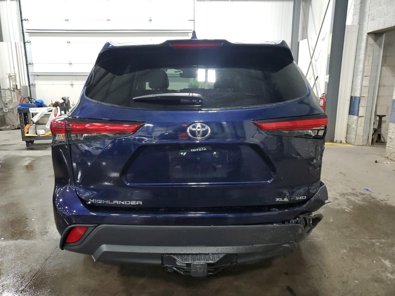 2022 Toyota Highlander Xle VIN: 5TDGZRBH4NS586282 Lot: 75997044