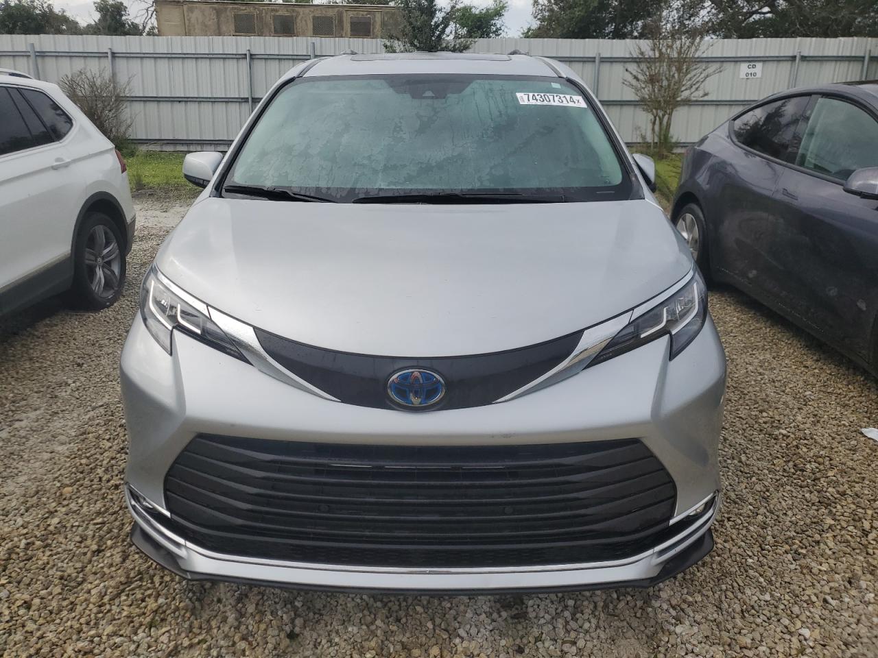 2021 Toyota Sienna - Image 5