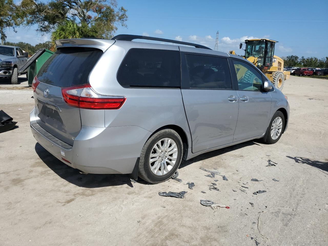 2017 Toyota Sienna Xle VIN: 5TDYZ3DC9HS797176 Lot: 75313634