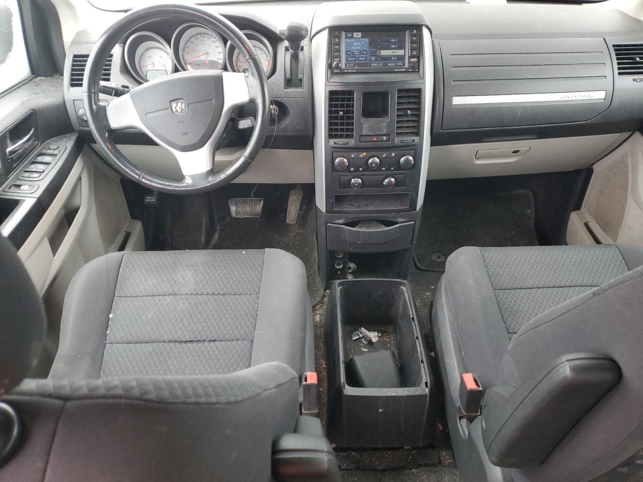 2010 Dodge Caravan - Image 8