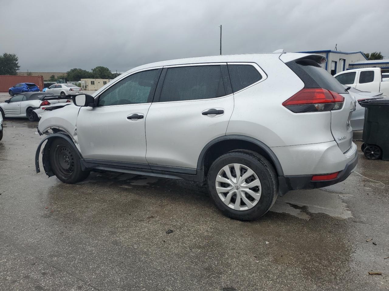 2018 Nissan Rogue - Image 2