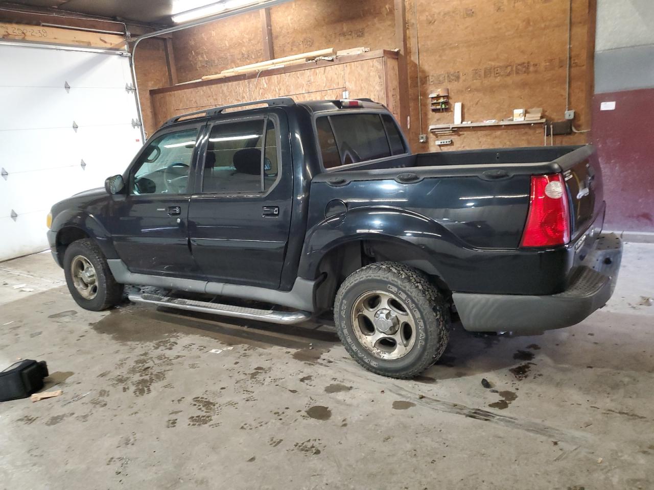 2005 Ford Explorer - Image 2