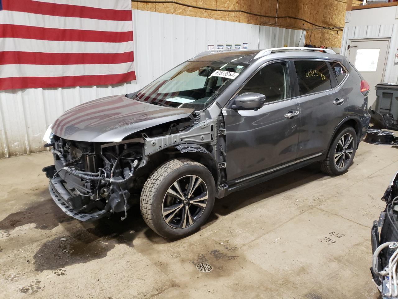 JN8AT2MV0HW022235 2017 NISSAN ROGUE - Image 1