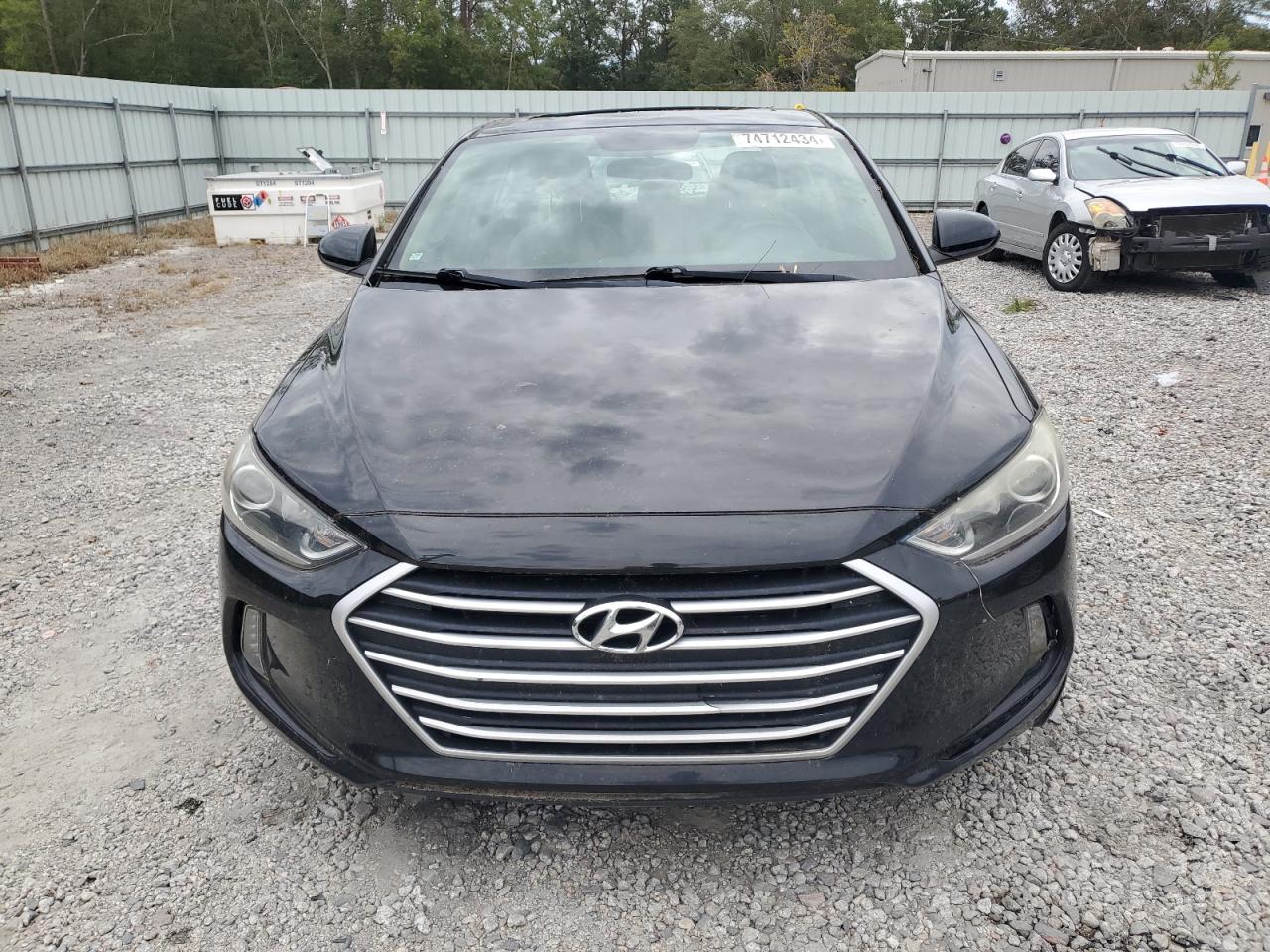 2017 Hyundai Elantra - Image 5