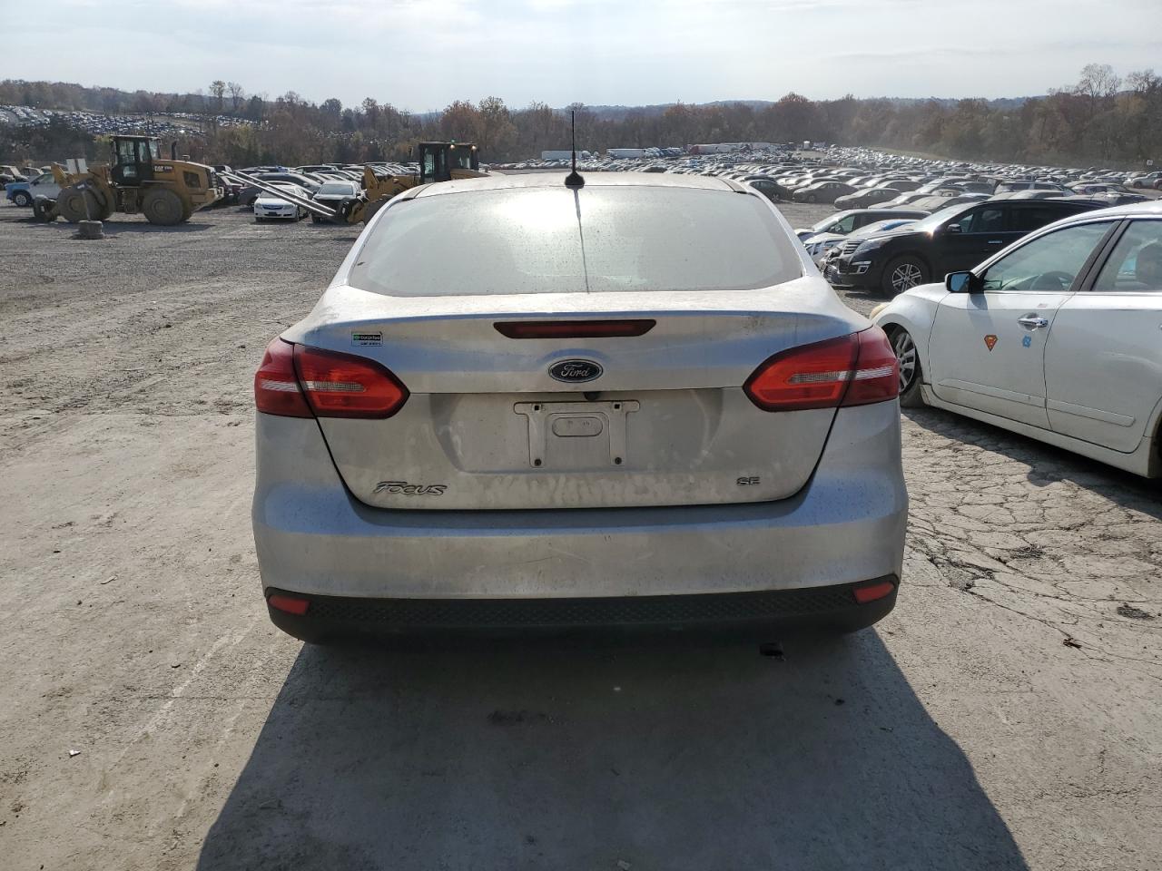 2018 Ford Focus Se VIN: 1FADP3F26JL272257 Lot: 76927034